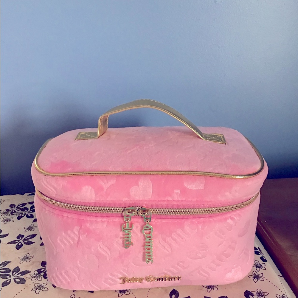 NEW Juicy Couture Fluffy Pink Makeup Travel Bag with zip and golden accents New